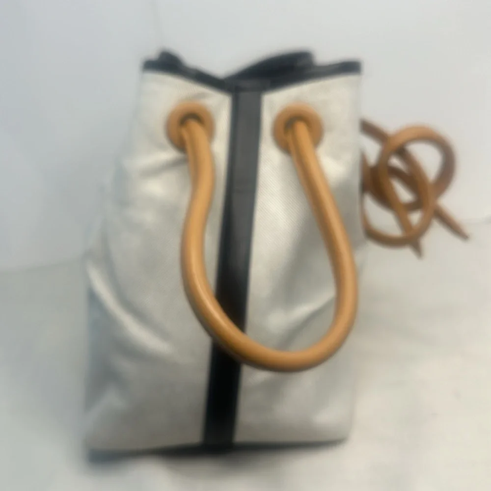 VASIC New York Canvas Bucket Bag